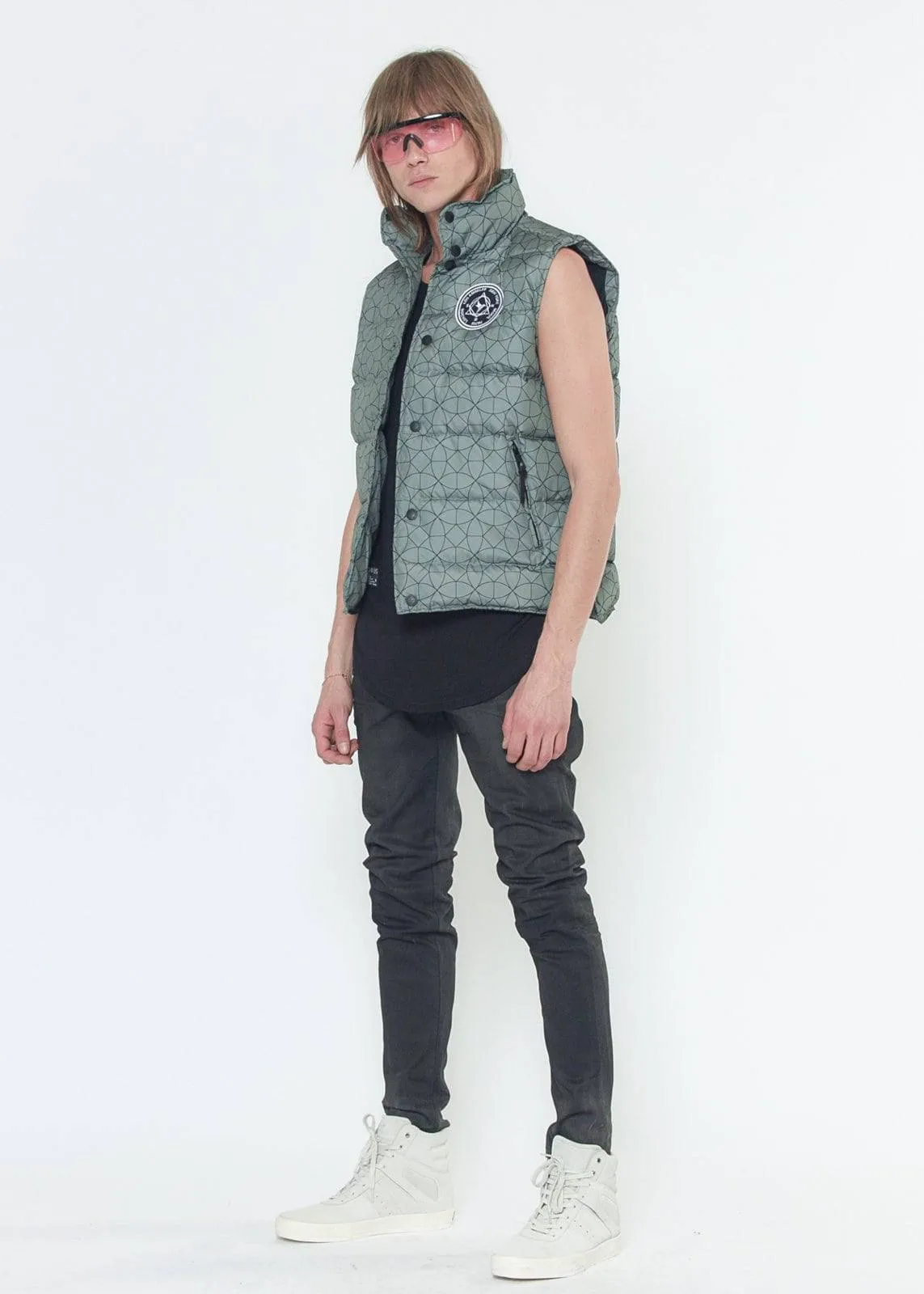 Konus Men's Printed Puffer Vest in Olive