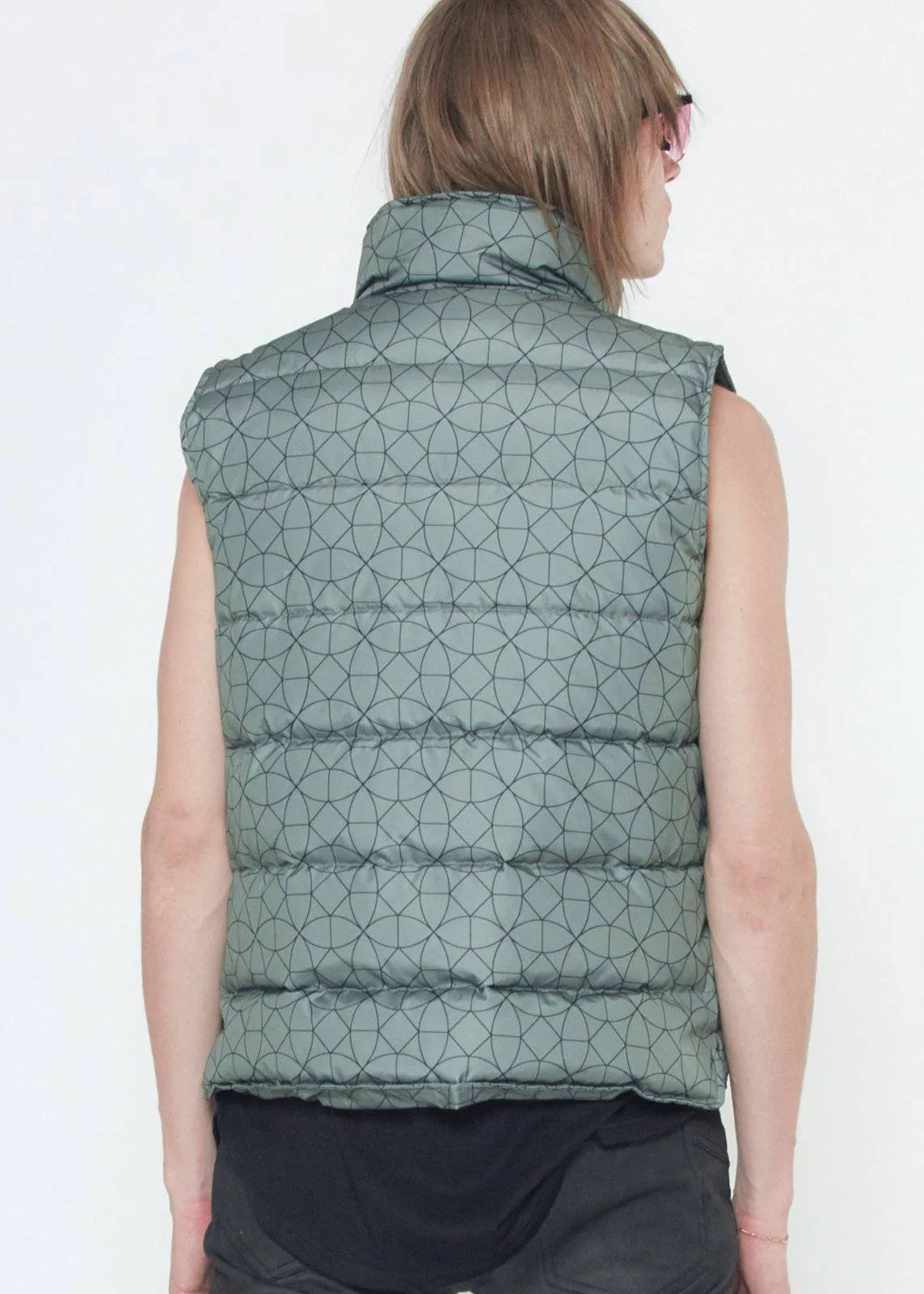 Konus Men's Printed Puffer Vest in Olive